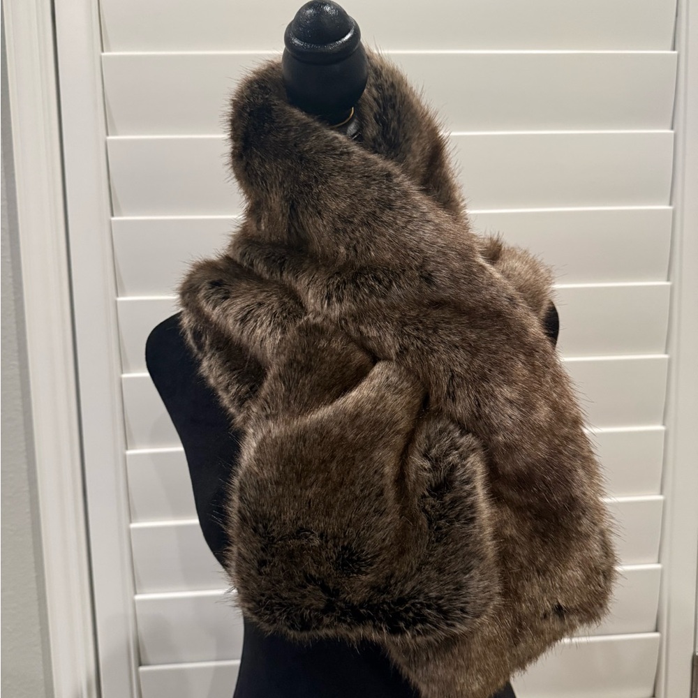 Stella & Dot Faux Fur Scarf in Gray